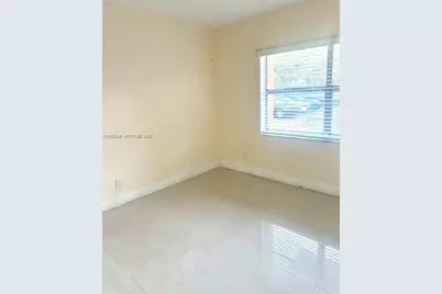 18111 NW 68th Ave #I105, Hialeah, FL 33015 - Photo 7