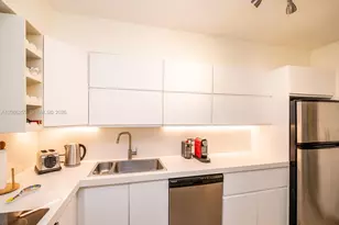 1127 Meridian Ave, Miami Beach, FL 33139 - Photo 13