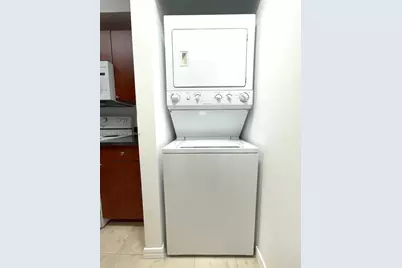 115 SW 11th St #704, Miami, FL 33130 - Photo 5