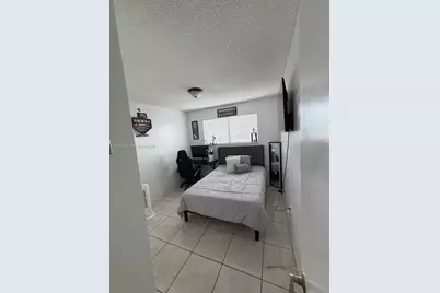 8095 NW 8th St #402, Miami, FL 33126 - Photo 3