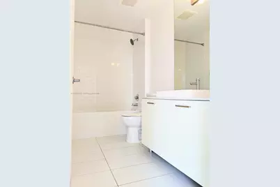 151 SE 1st #1007, Miami, FL 33131 - Photo 9