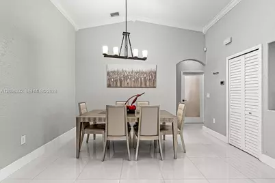 19953 NW 78th Ave, Hialeah, FL 33015 - Photo 11
