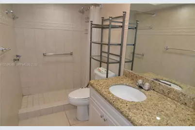 5005 Collins Ave #1023, Miami Beach, FL 33140 - Photo 7