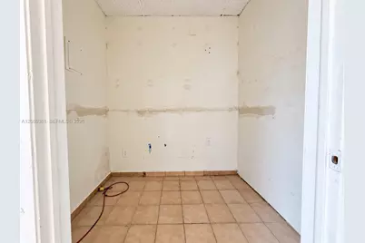 493 NW 27th Ave, Miami, FL 33125 - Photo 5