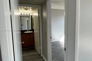 706 Executive Center Dr, West Palm Beach, FL 33401 - Photo 7