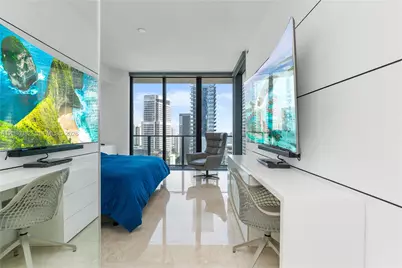 88 SW 7th St #2401, Miami, FL 33130 - Photo 5