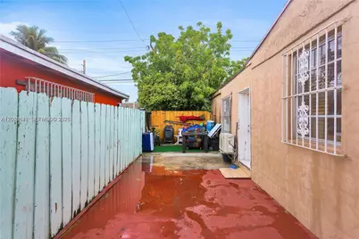 9460 NW 35th Ct, Miami, FL 33147 - Photo 15
