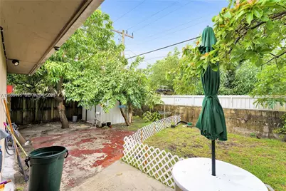 9460 NW 35th Ct, Miami, FL 33147 - Photo 11