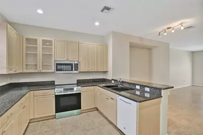 1033 NE 17th Way #1804, Fort Lauderdale, FL 33304 - Photo 3