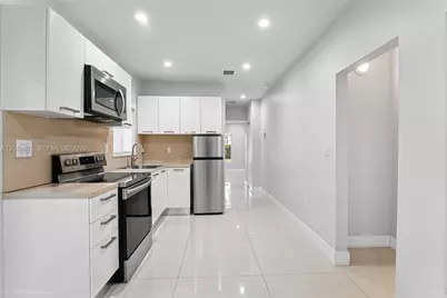 101 Palmetto Dr, Miami Springs, FL 33166 - Photo 13