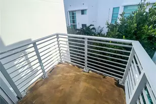 7744 Collins Ave, Miami Beach, FL 33141 - Photo 9