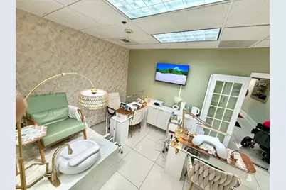 Salon Suite For Sale, Deerfield Beach, FL 33441 - Photo 1