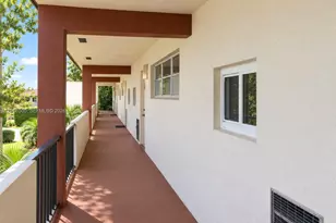 400 S Hollybrook Dr, Pembroke Pines, FL 33025 - Photo 7
