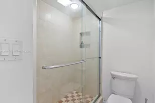 3675 N Country Club Dr, Aventura, FL 33180 - Photo 15