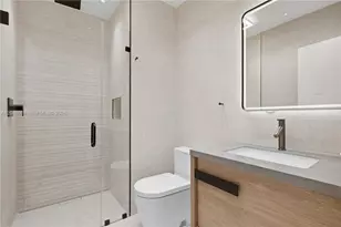 415 Holiday Dr, Hallandale Beach, FL 33009 - Photo 41