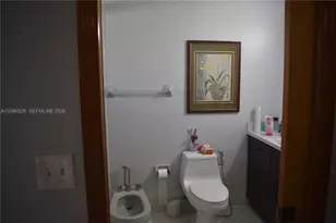 9029 NW 152nd Ln, Miami Lakes, FL 33018 - Photo 13