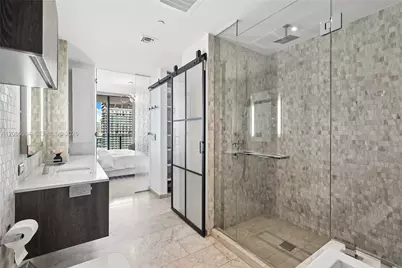 68 SE 6th St #3306, Miami, FL 33131 - Photo 11