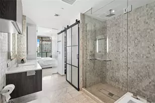 68 SE 6th St, Miami, FL 33131 - Photo 11