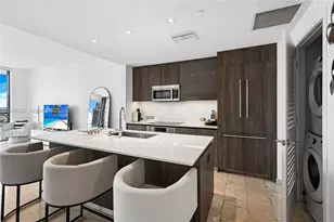 68 SE 6th St, Miami, FL 33131 - Photo 17