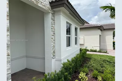2404 SE 29th Dr, Homestead, FL 33035 - Photo 3