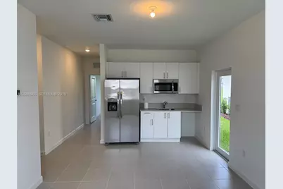 2404 SE 29th Dr, Homestead, FL 33035 - Photo 9