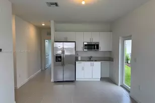 2404 SE 29th Dr, Homestead, FL 33035 - Photo 9