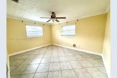 1611 NE 35th St, Pompano Beach, FL 33064 - Photo 15