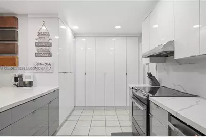 341 SW 54th Ave, Plantation, FL 33317 - Photo 15