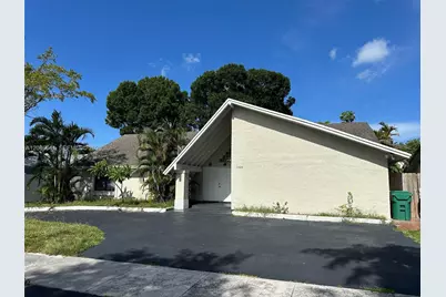 20605 NE 9th Ct #20605, Miami, FL 33179 - Photo 1