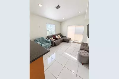 8010 NW 186th Ter, Hialeah, FL 33015 - Photo 7