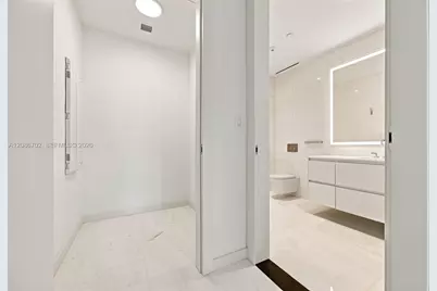 300 Biscayne Blvd Way #1106, Miami, FL 33131 - Photo 19