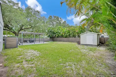 295 De Leon Dr, Miami Springs, FL 33166 - Photo 9