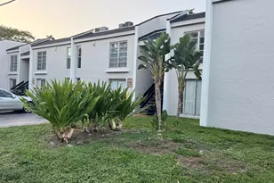 4527 Treehouse Ln, Tamarac, FL 33319 - Photo 9