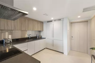 1000 Brickell Plaza #2704, Miami, FL 33131 - Photo 7