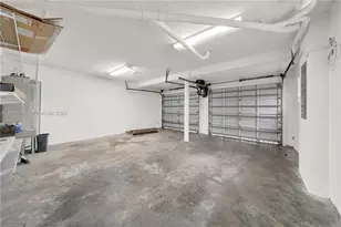 1035 SW 9th Ct, Miami, FL 33130 - Photo 39