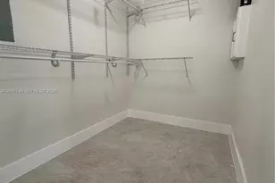 1610 N 70th Ave, Hollywood, FL 33024 - Photo 9