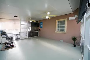 358 E 45th St, Hialeah, FL 33013 - Photo 23
