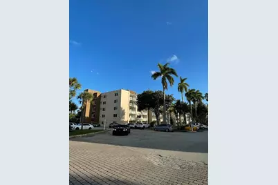 6950 Miami Gardens Dr #2-312A, Hialeah, FL 33015 - Photo 1