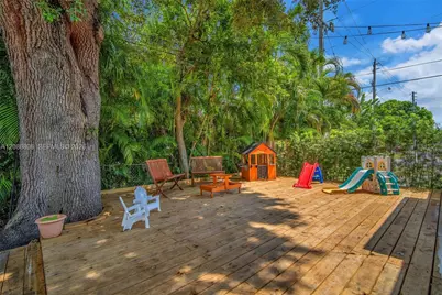 2395 NE 184th Ter, North Miami Beach, FL 33160 - Photo 33