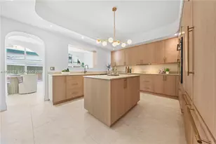 178 NE 45th St, Miami, FL 33137 - Photo 13