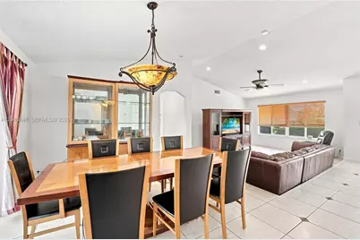 511 NW 104th Ave, Plantation, FL 33324 - Photo 11