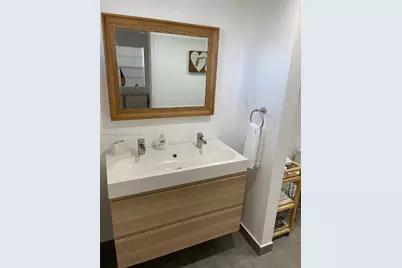 2375 NE 185th St, Miami, FL 33180 - Photo 15