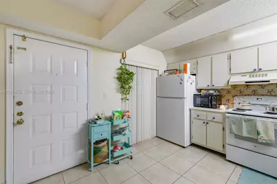 20005 NE 3rd Ct #3, Miami, FL 33179 - Photo 11