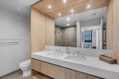 11 NE 6th St #2207, Miami, FL 33132 - Photo 9