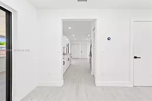 1707 S Curlew Ln, Homestead, FL 33035 - Photo 9