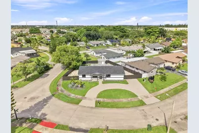 1707 S Curlew Ln, Homestead, FL 33035 - Photo 3