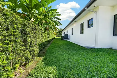 11681 SW 93rd St, Miami, FL 33176 - Photo 41