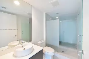 31 SE 6th St, Miami, FL 33131 - Photo 5