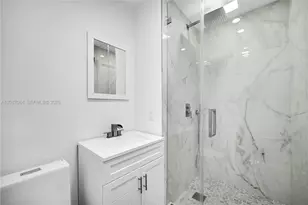 1018 NE 7th St, Hallandale Beach, FL 33009 - Photo 37