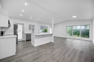 1018 NE 7th St, Hallandale Beach, FL 33009 - Photo 15